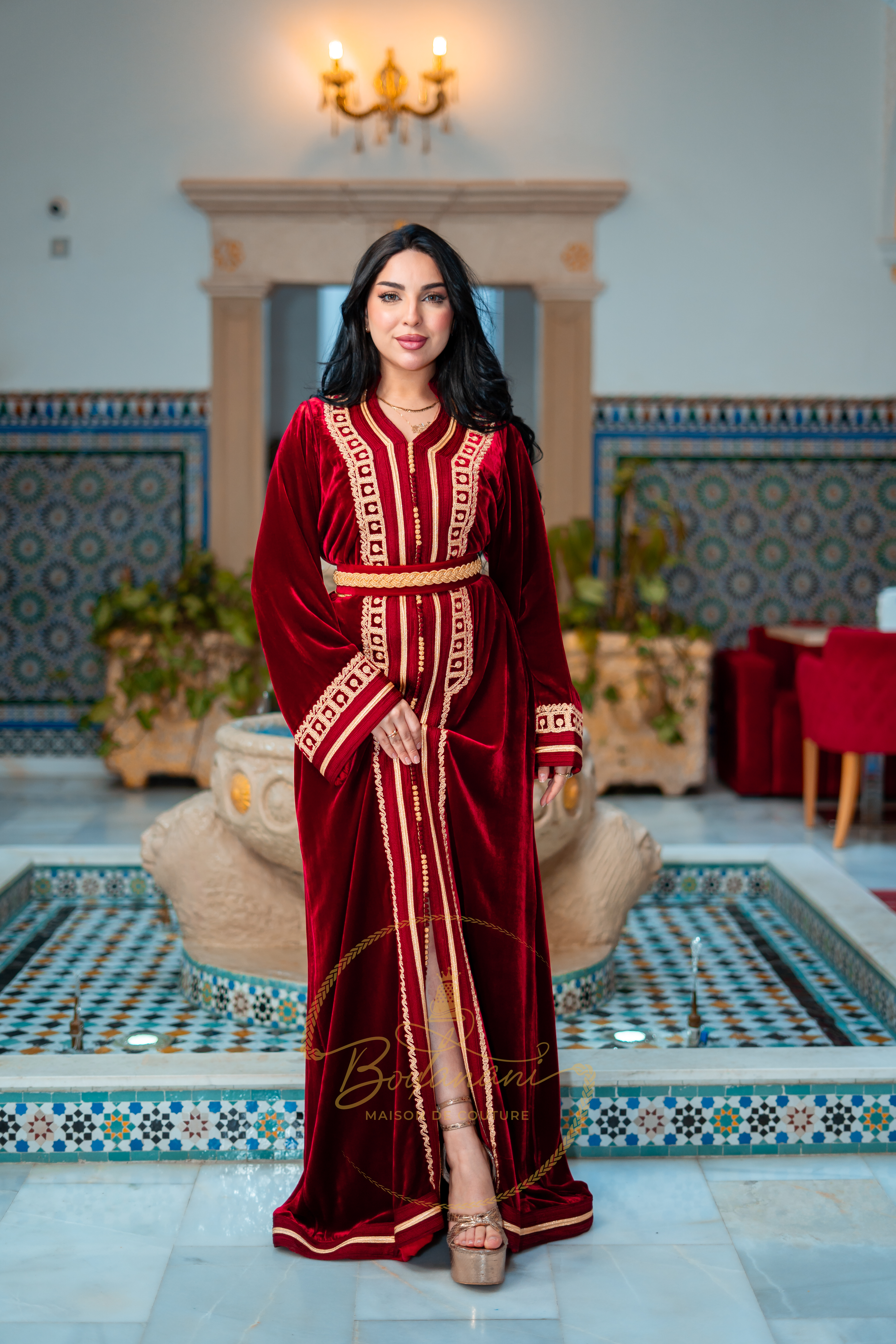 Caftan Ceinturé Rouge Bordeaux en Velours Lourd
